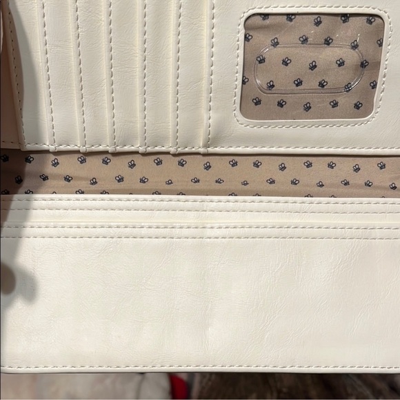 Winnie the Pooh Cream Clutch Wallet Loungefly & Disney Hard Tag VERY RARE - Picture 3 of 16